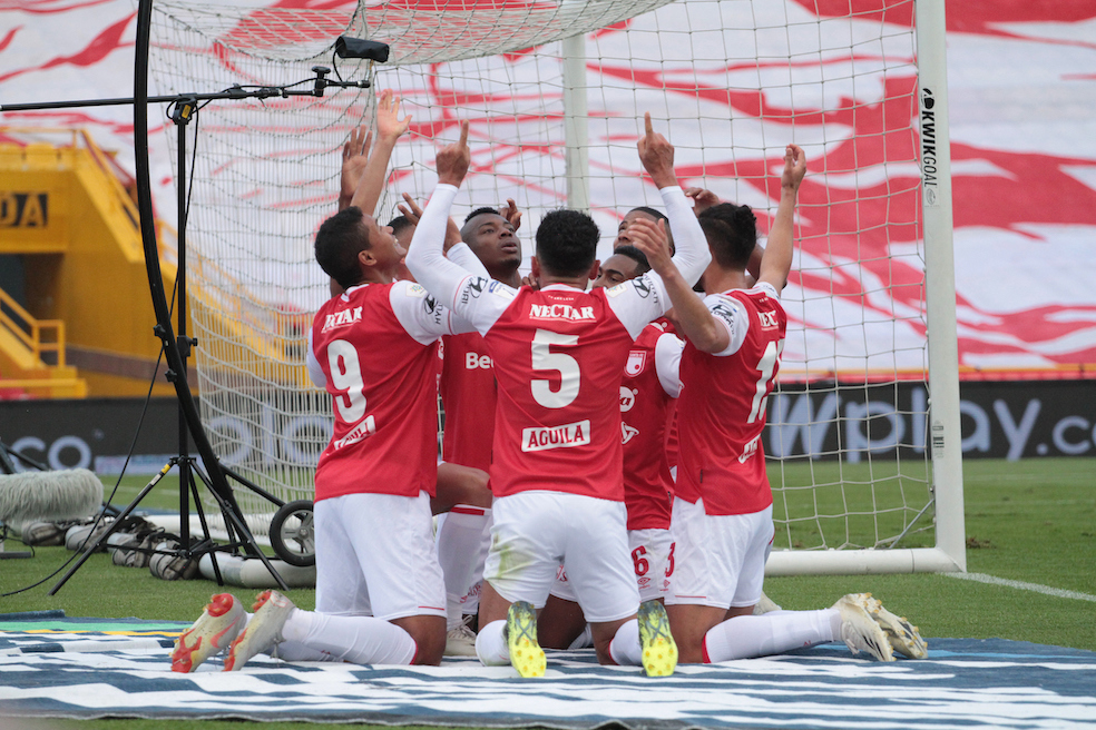 Santa Fe goleó al Medellín y es líder parcial de la Liga