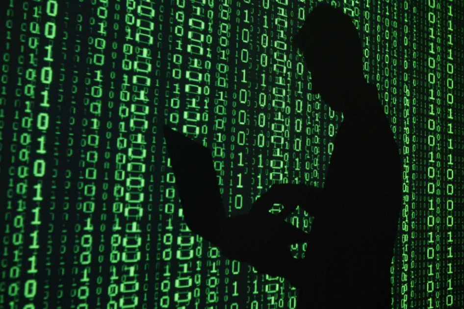 FBI investiga si un adolescente pirateó el correo personal del jefe de la CIA