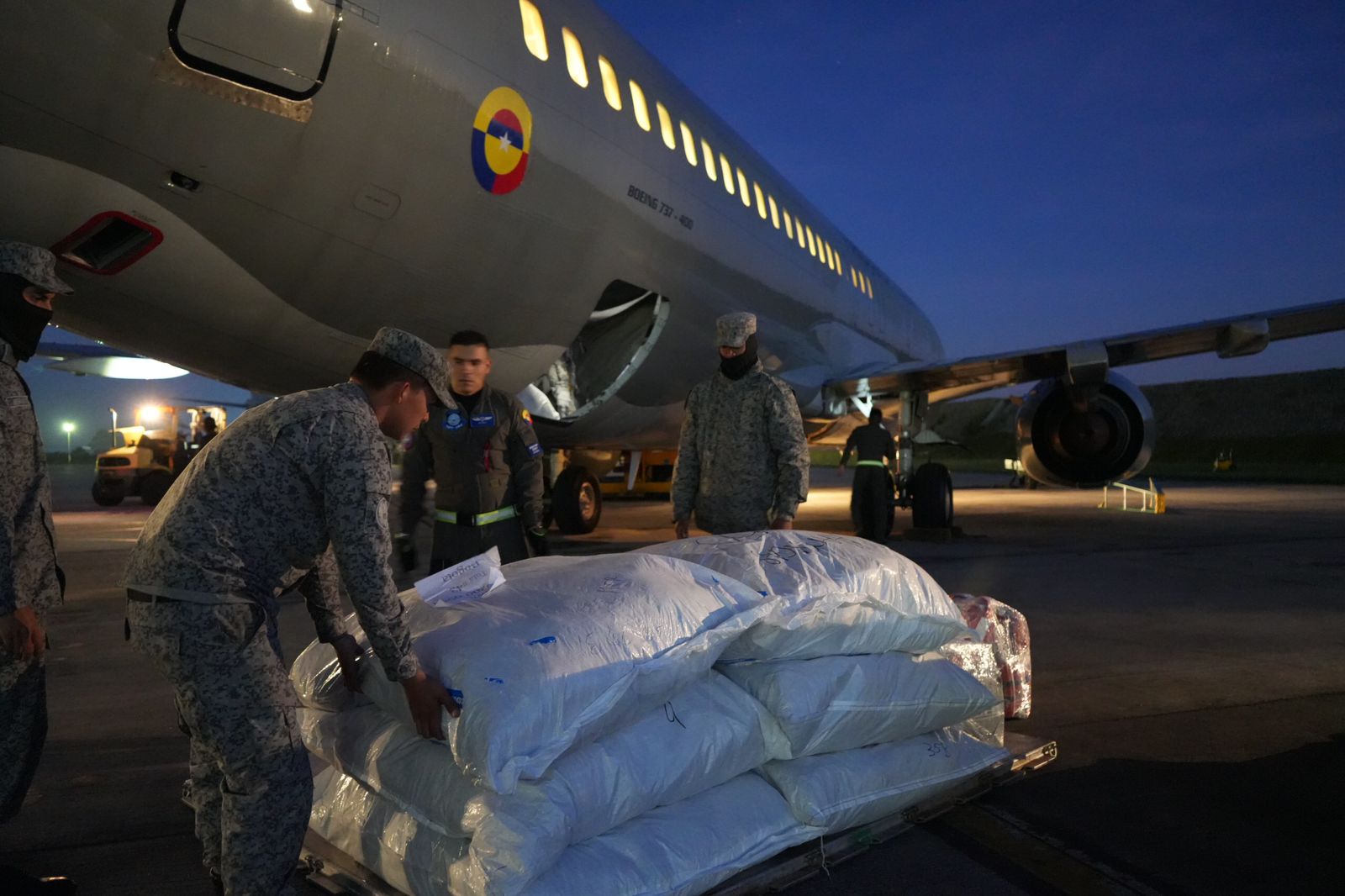 Militares fortalecen apoyo humanitario a departamentos afectados por emergencia invernal