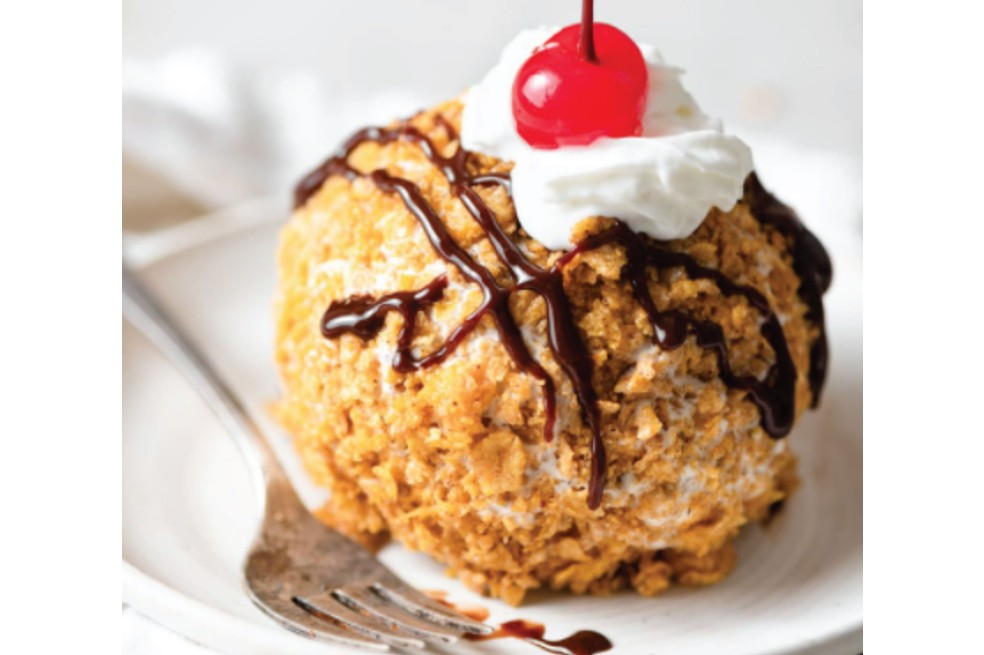 Sigue el paso a paso y disfruta de un exquisito helado frito hecho en casa.