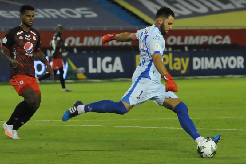 Júnior, líder de la liga con Viera goleador