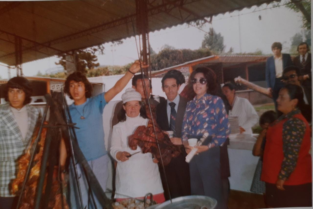 Fundadores del 'Palacio del Colesterol', junto con la cantante Elenita Vargas.
