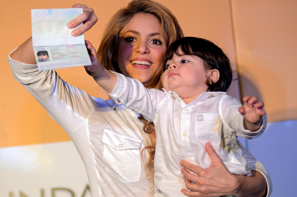 Milan, hijo de Shakira, recibe el pasaporte colombiano