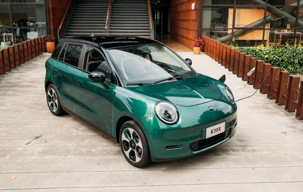 JAC presenta en Colombia su nuevo portafolio de vehículos eléctricos