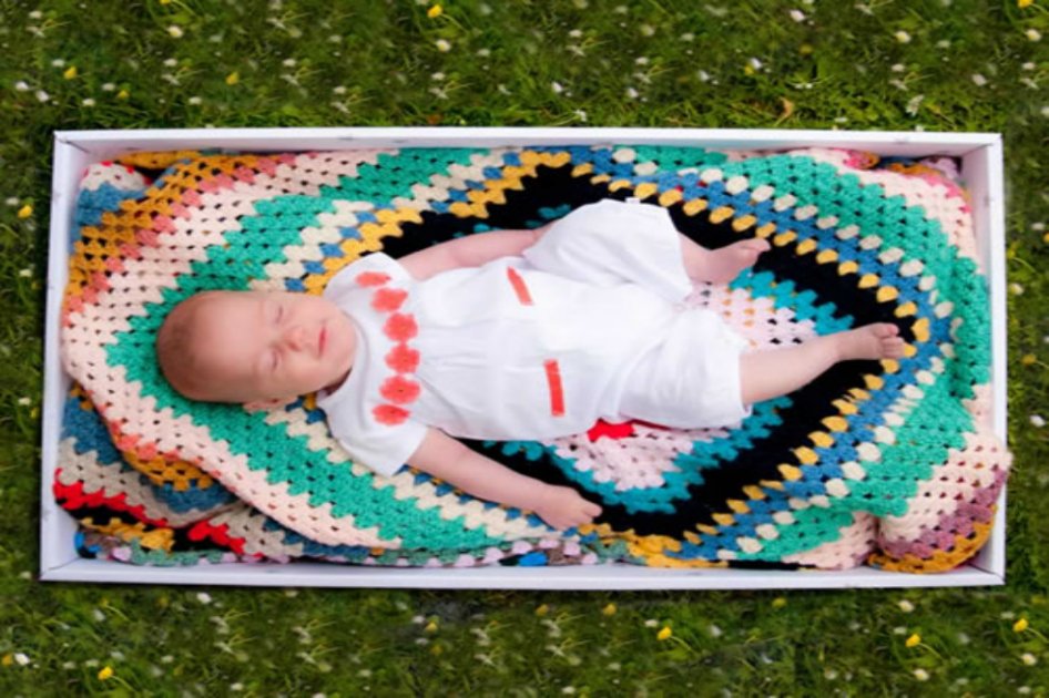 La caja de cartón que está salvando a los bebés alrededor del mundo