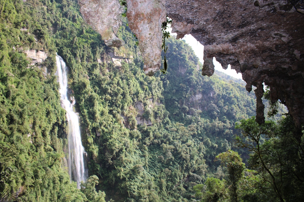 Aventura en la cascada más alta del país