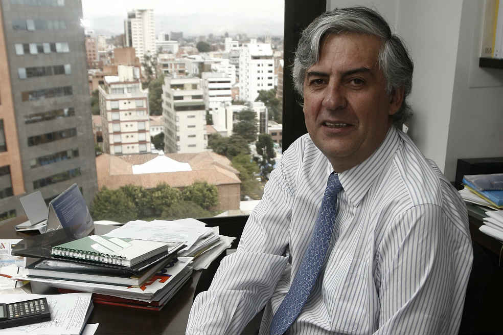Acciones & Valores se mueve con US$2 millones