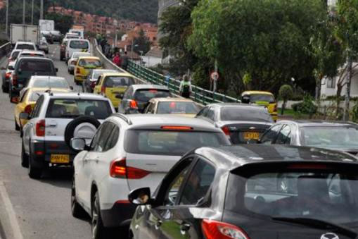 Petro rechaza inversión de infraestructura alrededor del carro particular