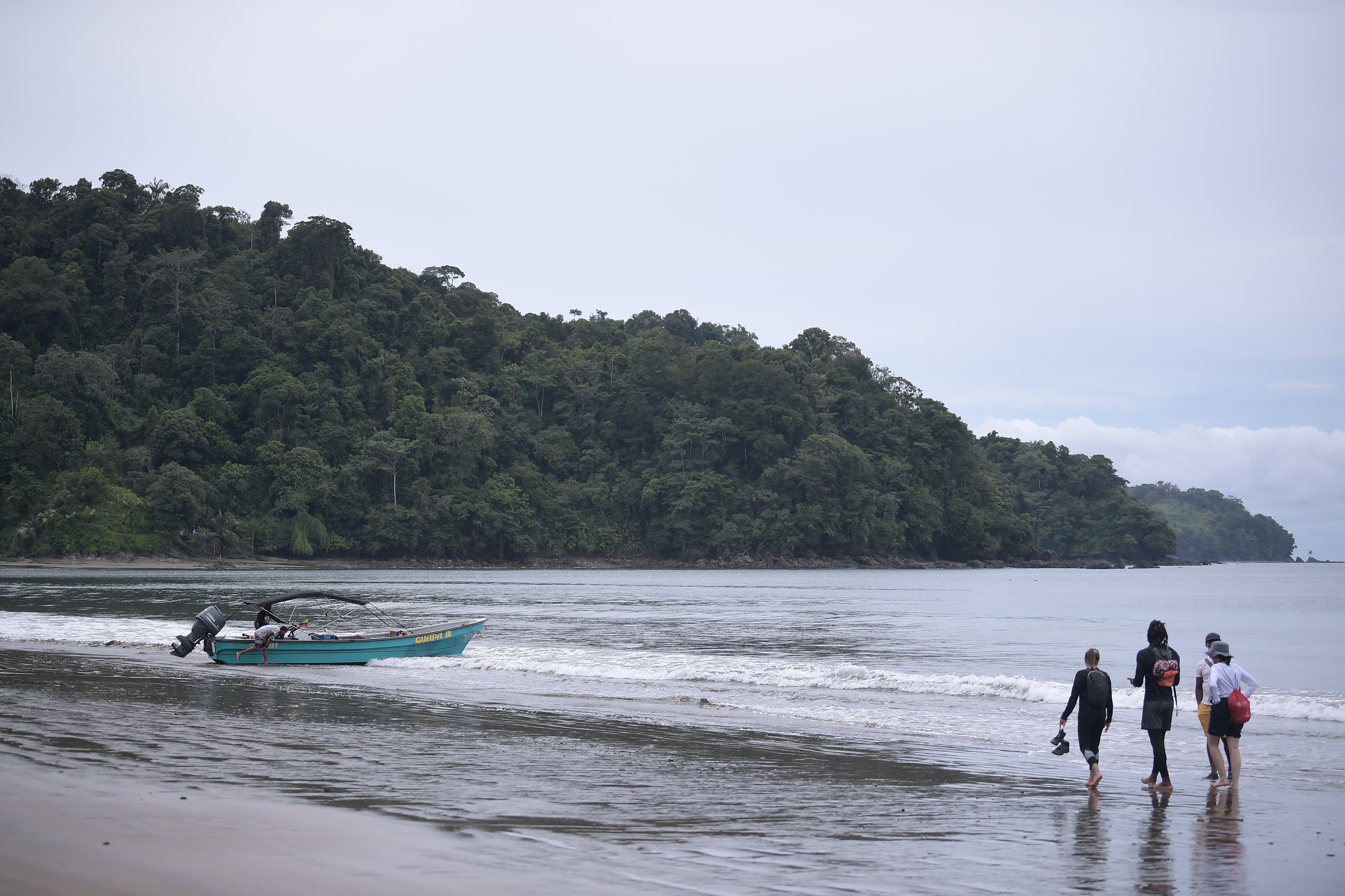 Diferentes aspectos de este corregimiento costero ubicada en el Municipio de Bahía Solano, Chocó: Playa, mar, aves, paisajes, habitantes.