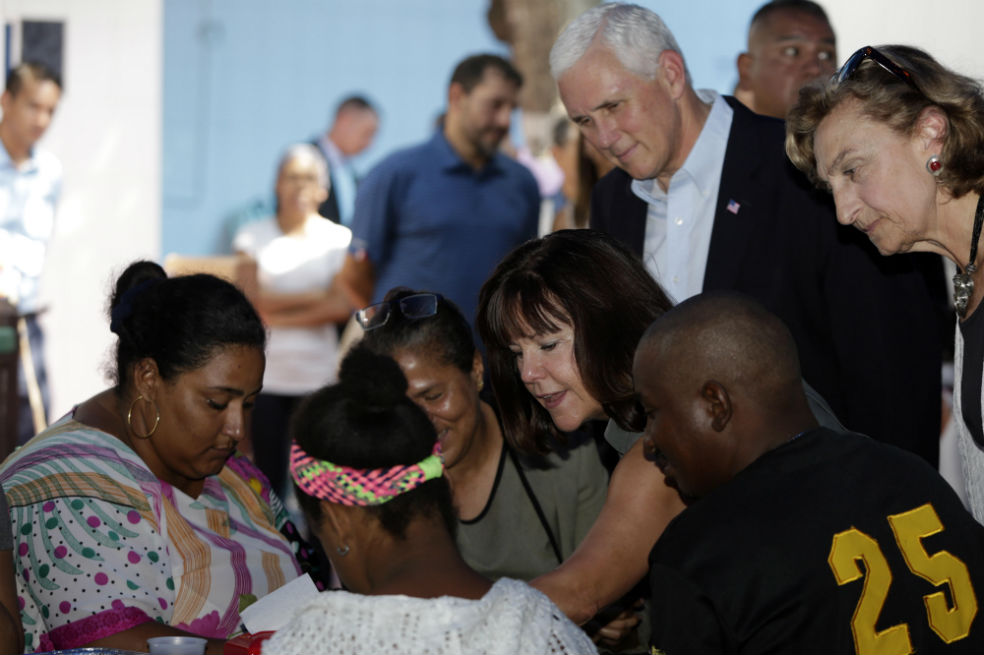El vicepresidente de EE.UU. y su esposa, Karen, hablaron con un grupo de ciudadanos venezolanos para conocer de primera mano la situación que viven tras abandonar su país. La reunión se desarrolló en la "Calvary Chapel", una iglesia cristiana ubicada en Bocagrande. /Agencia EFE