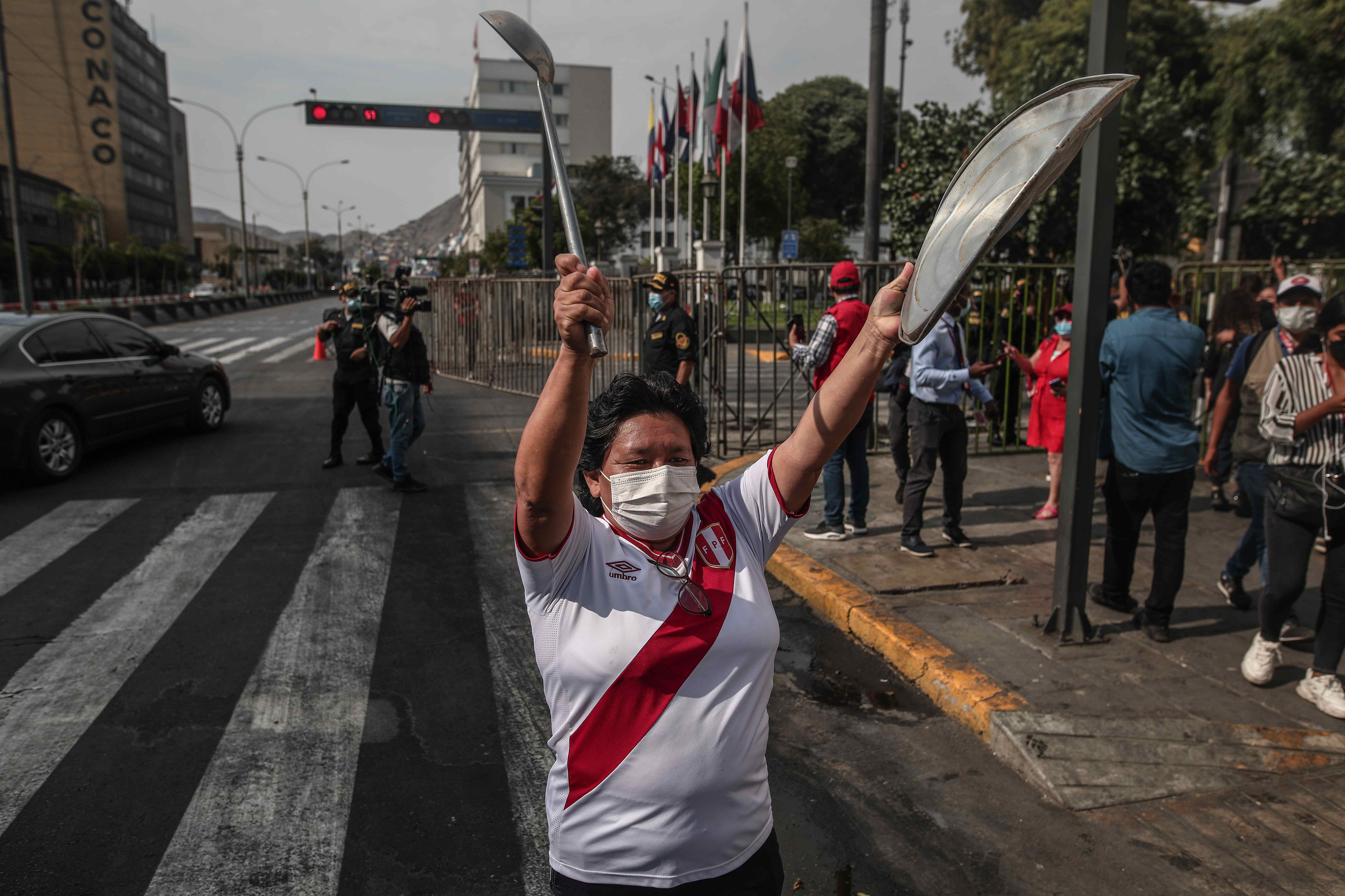 En fotos: Con cacerolazo en las calles de Lima, piden renuncia de Pedro Castillo