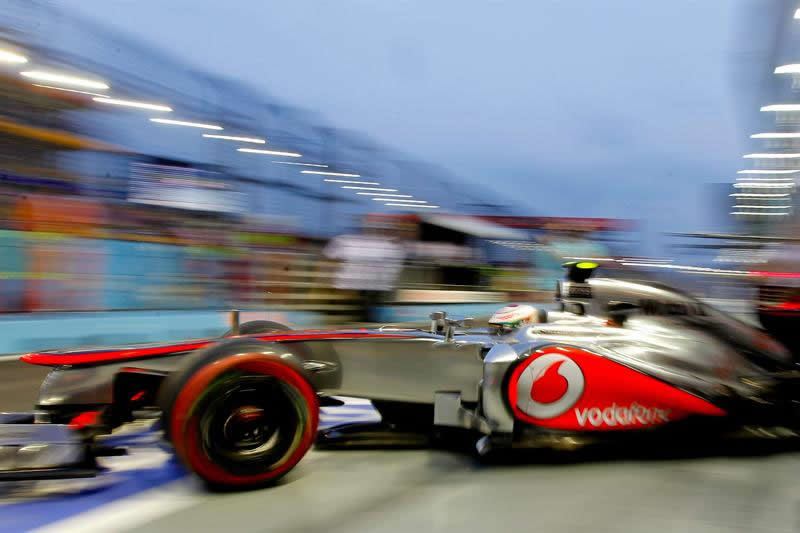 Hamilton consigue la ‘pole’ en Singapur, Maldonado segundo y Alonso quinto