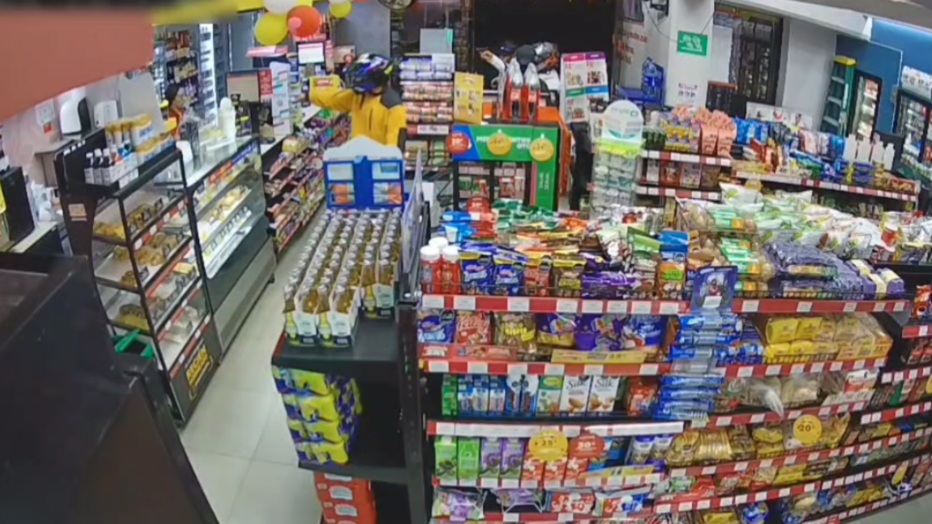 Tres jóvenes terminaron capturados tras robar un Oxxo en Chapinero