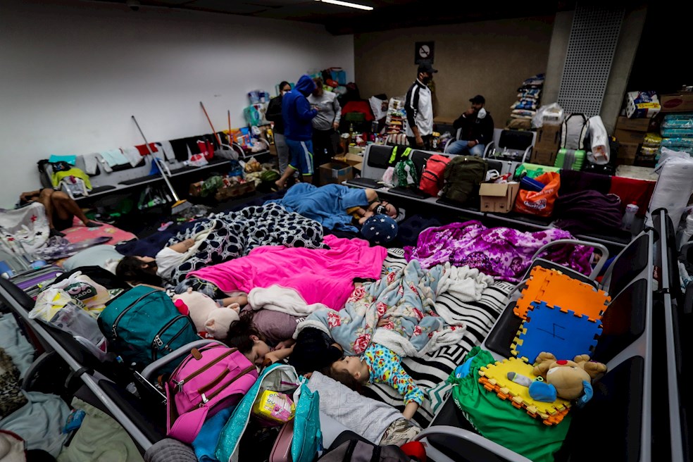 “Es una situación degradante”: La historia de los colombianos que viven en un aeropuerto en Brasil