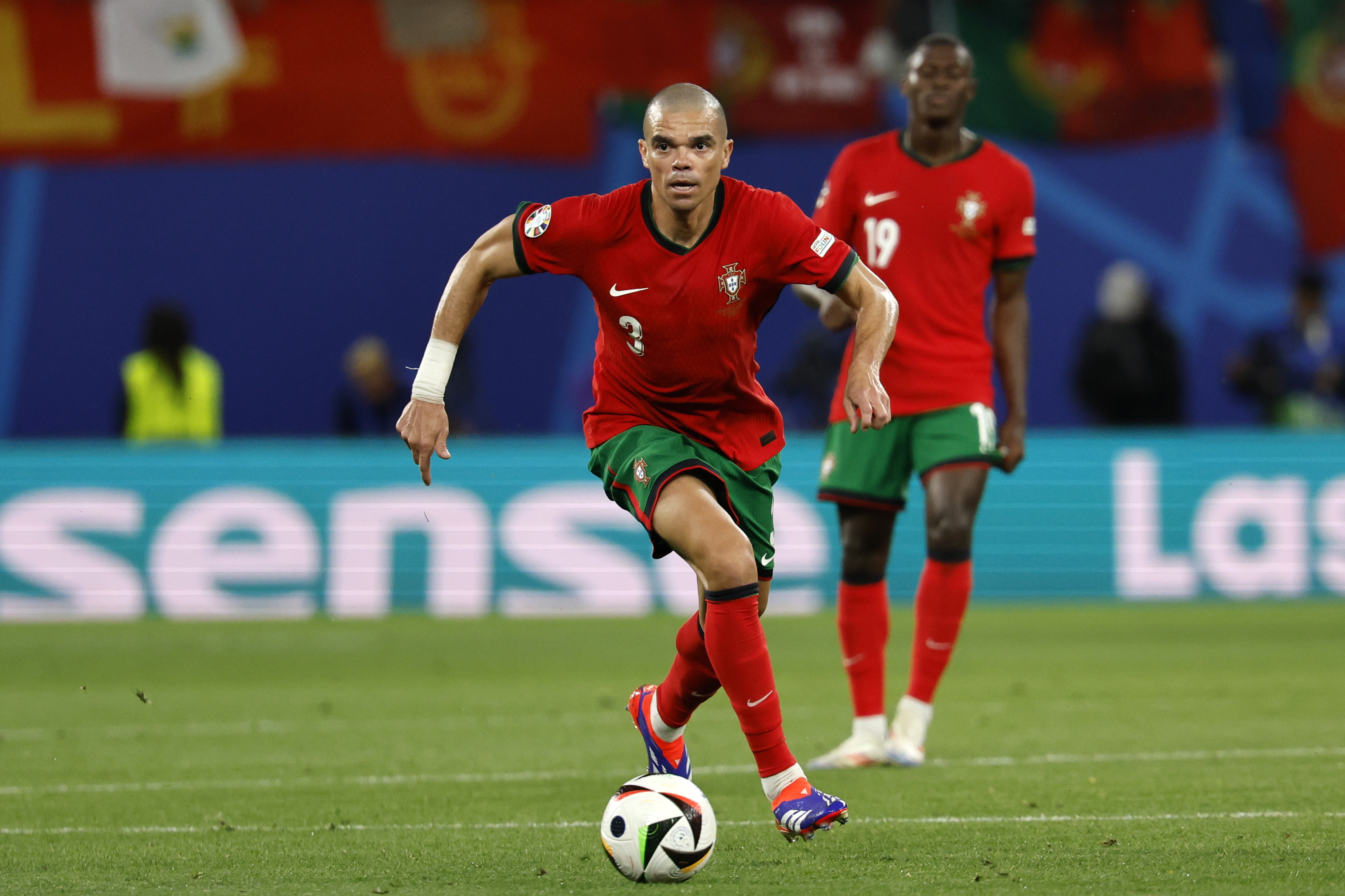 ¡Nuevo récord! Pepe, el jugador de más edad en jugar una Eurocopa