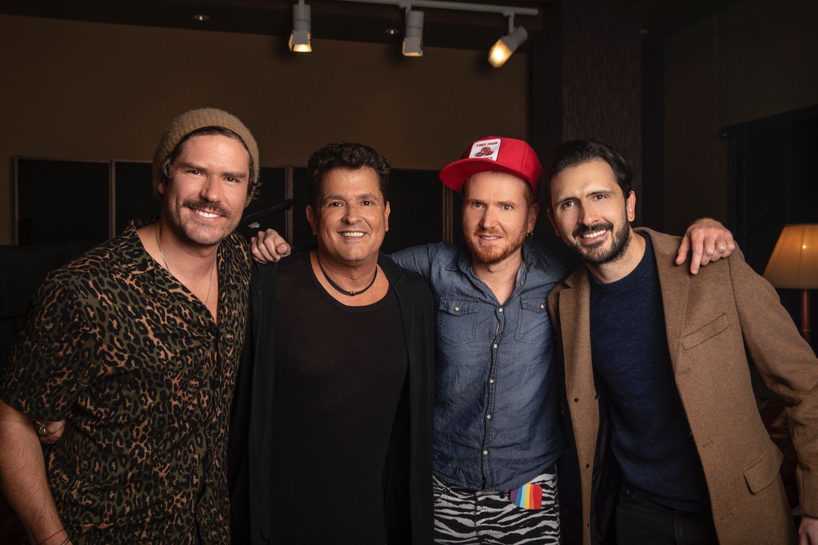 Carlos Vives remasteriza éxitos del pop colombiano en “Masters en parranda”