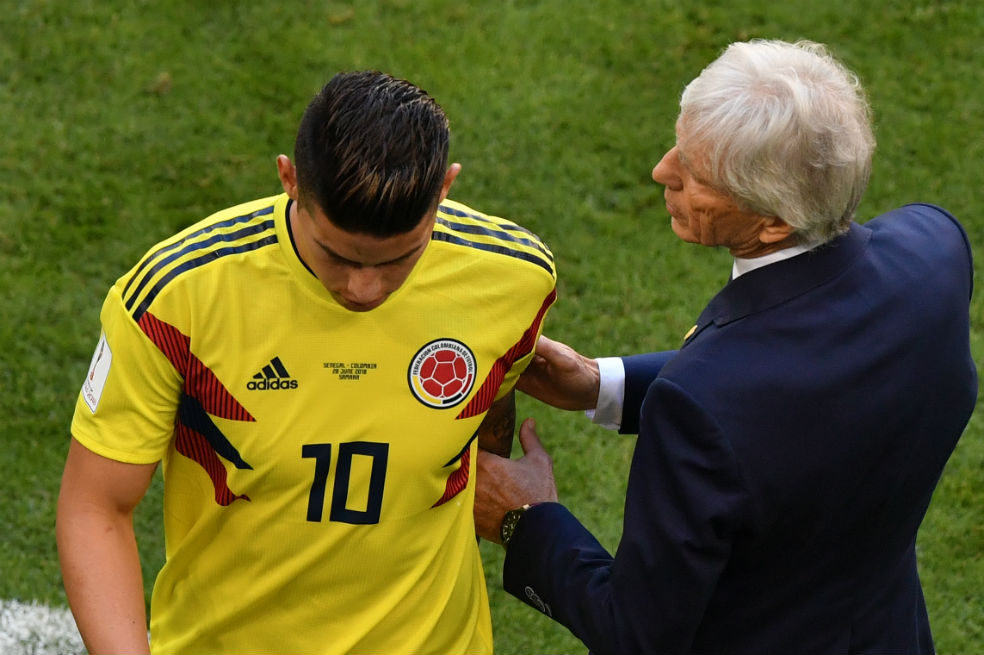 James pidió cambio al minuto 31 del primer tiempo. / AFP