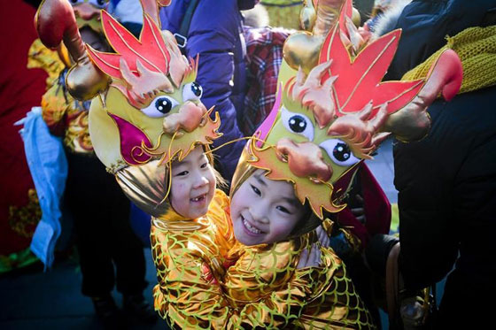 China da la bienvenida al año del dragón con una mezcla de ilusión y temor