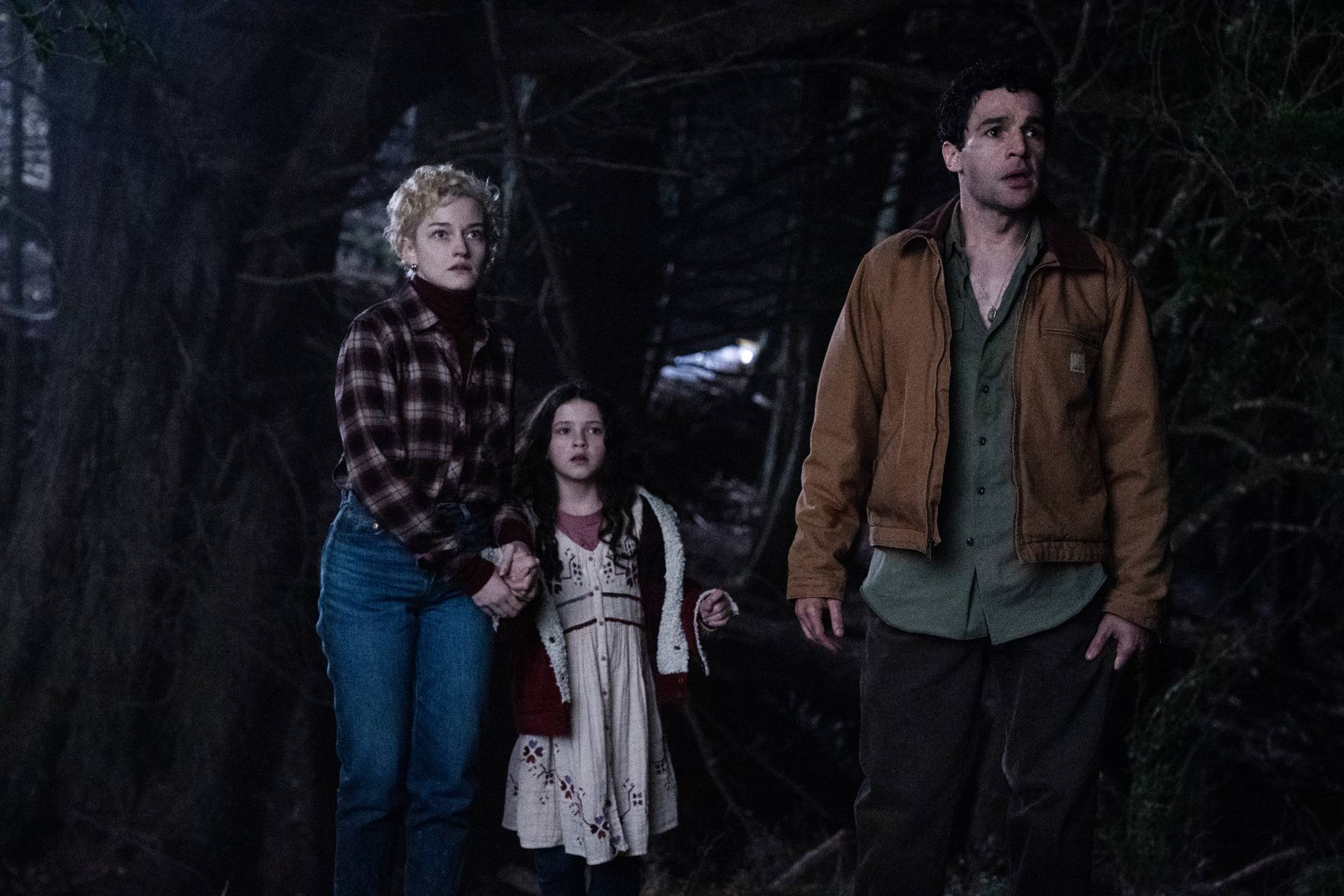 Christopher Abbott, Julia Garner y Matilda Firth protagonizan "Hombre Lobo".