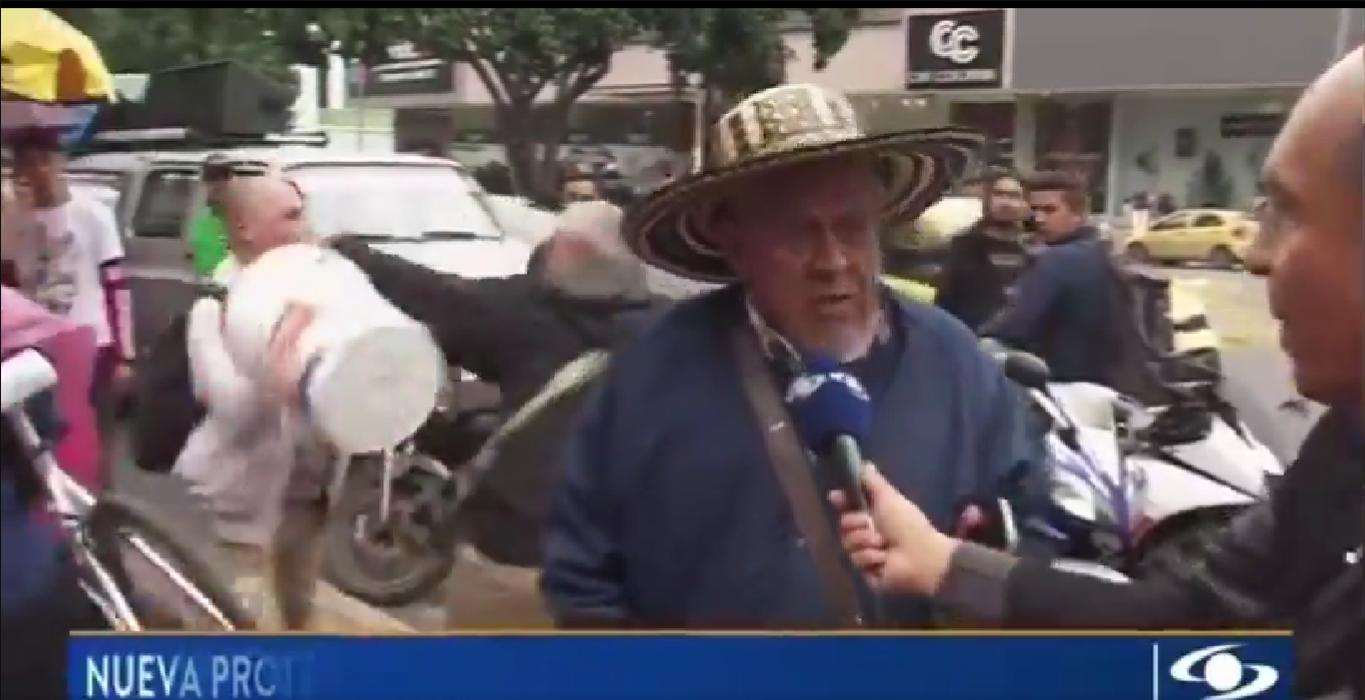 Video: emisión en vivo de ‘Noticias Caracol’ terminó a los golpes