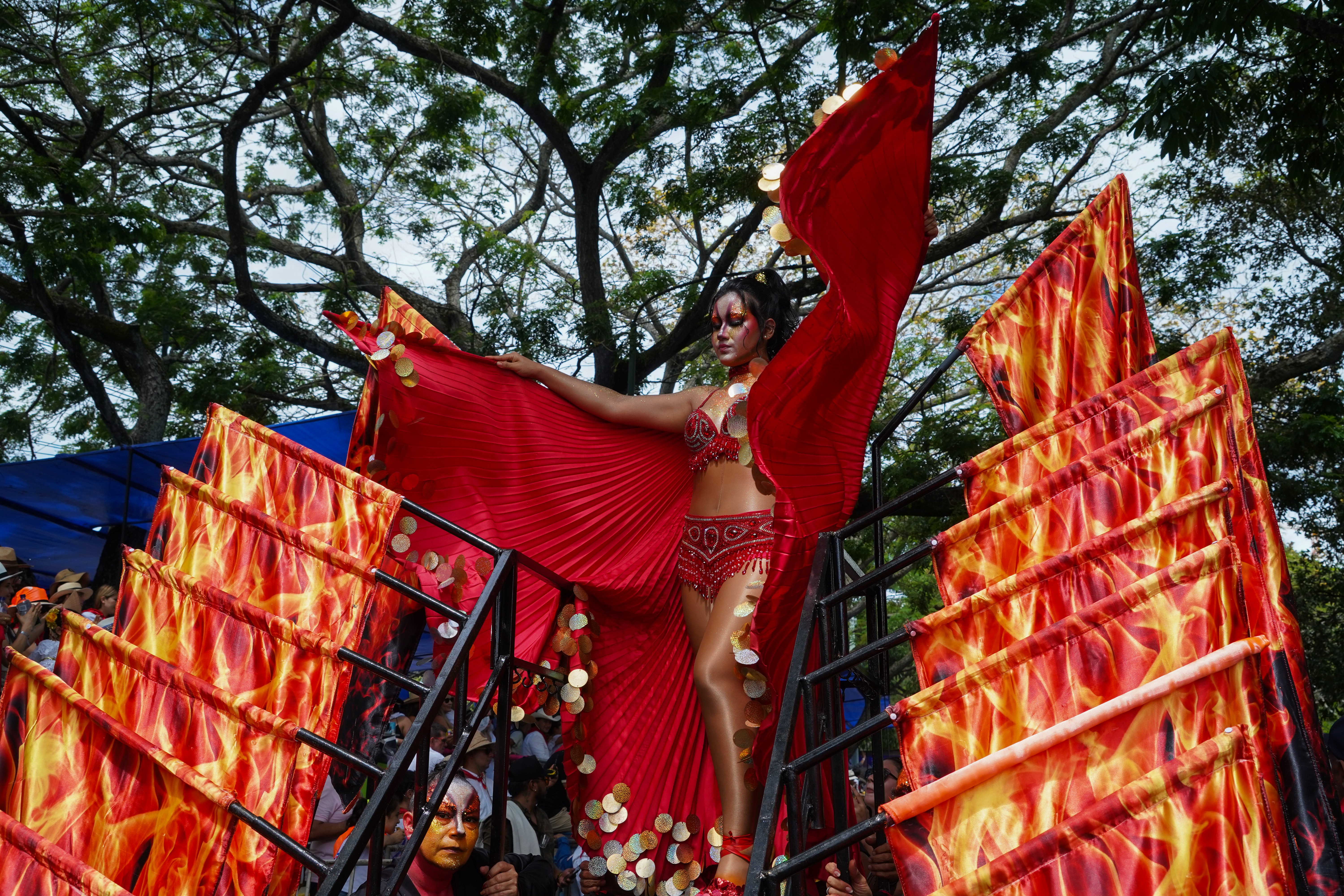 El Desfile ‘Maruja Fernández de Giraldo’ reafirmó así su papel como una de las expresiones más significativas del Festival del Bambuco, donde la tradición y el arte popular se encuentran.
