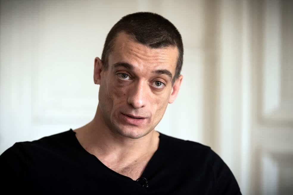 Detenido el artista ruso que hizo caer al candidato de Macron para la alcaldía de París