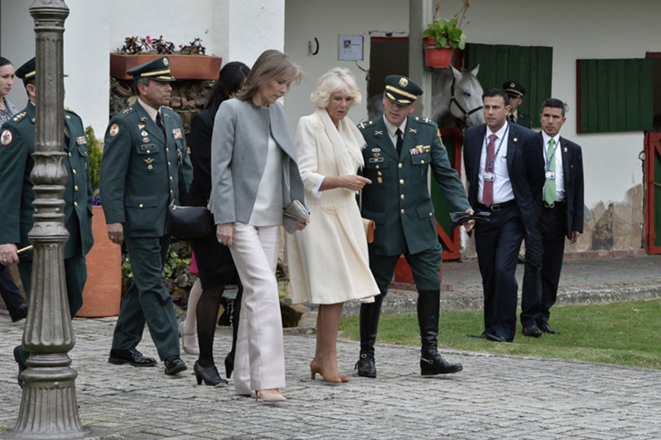 Camila Parker visitó la Escuela de Equitación del Ejército Nacional