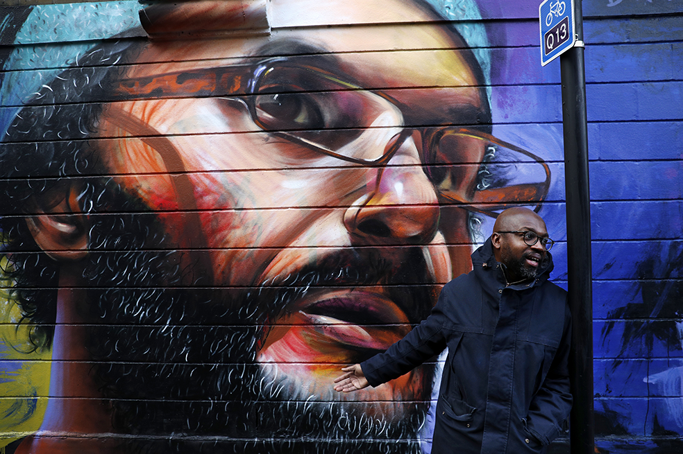 Artista urbano rinde tributo a los inmigrantes en Londres