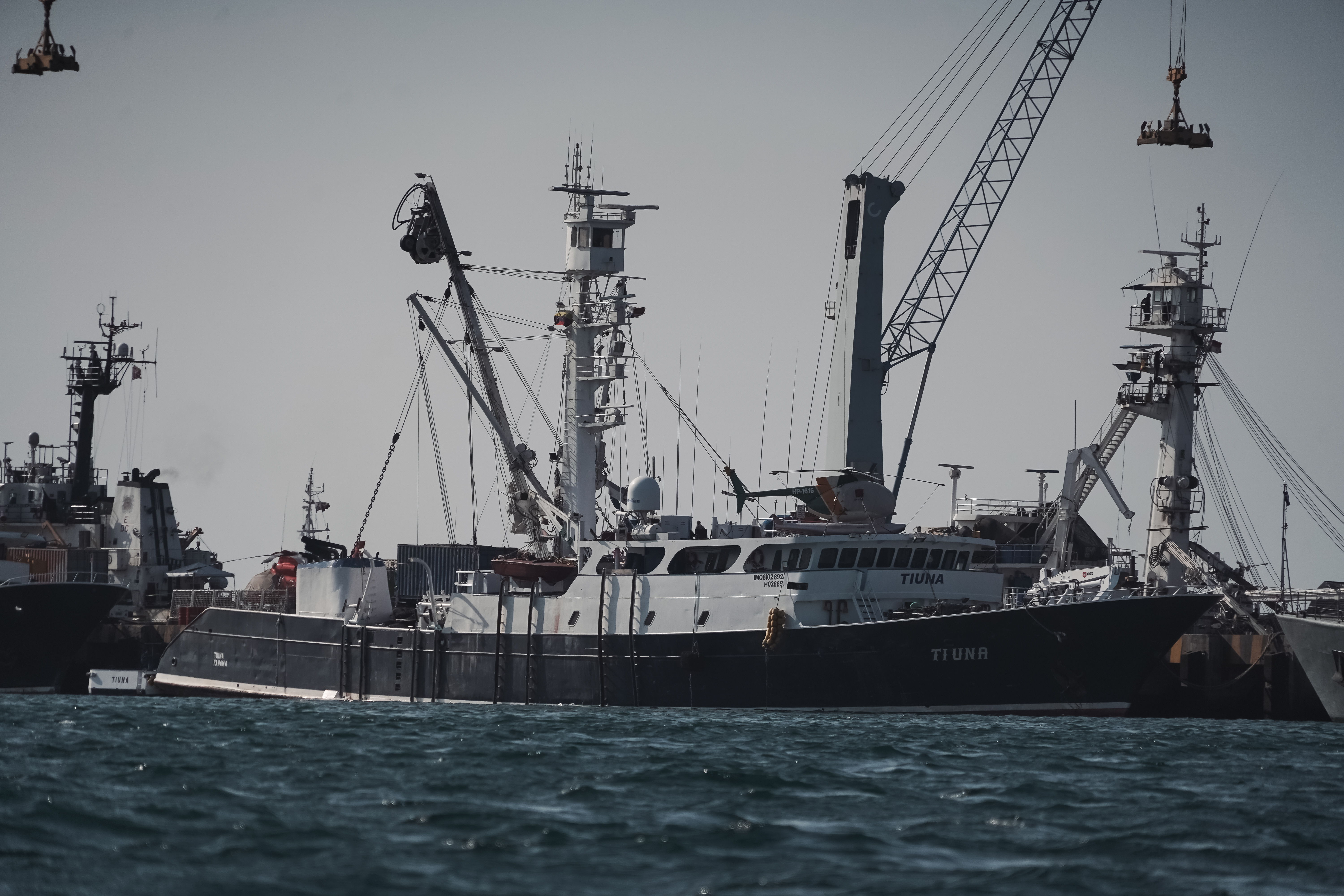 En barcos atuneros como este se pueden llevar hasta 1.000 toneladas, según el tamaño.