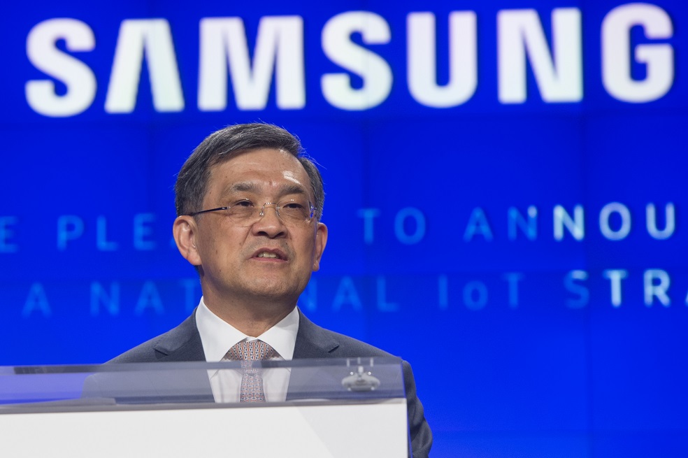 Por escándalo de sobornos, presidente ejecutivo de Samsung dejará su cargo