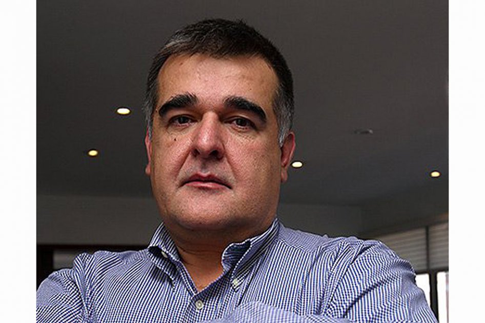 La escena del crimen. Sobre el pavimento, el cadáver de Ignacio Londoño. / Policía