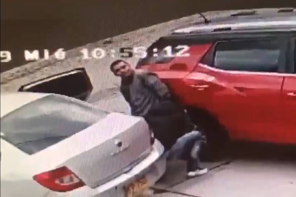 En segundos, estos ladrones robaron la llanta de una camioneta en Bogotá