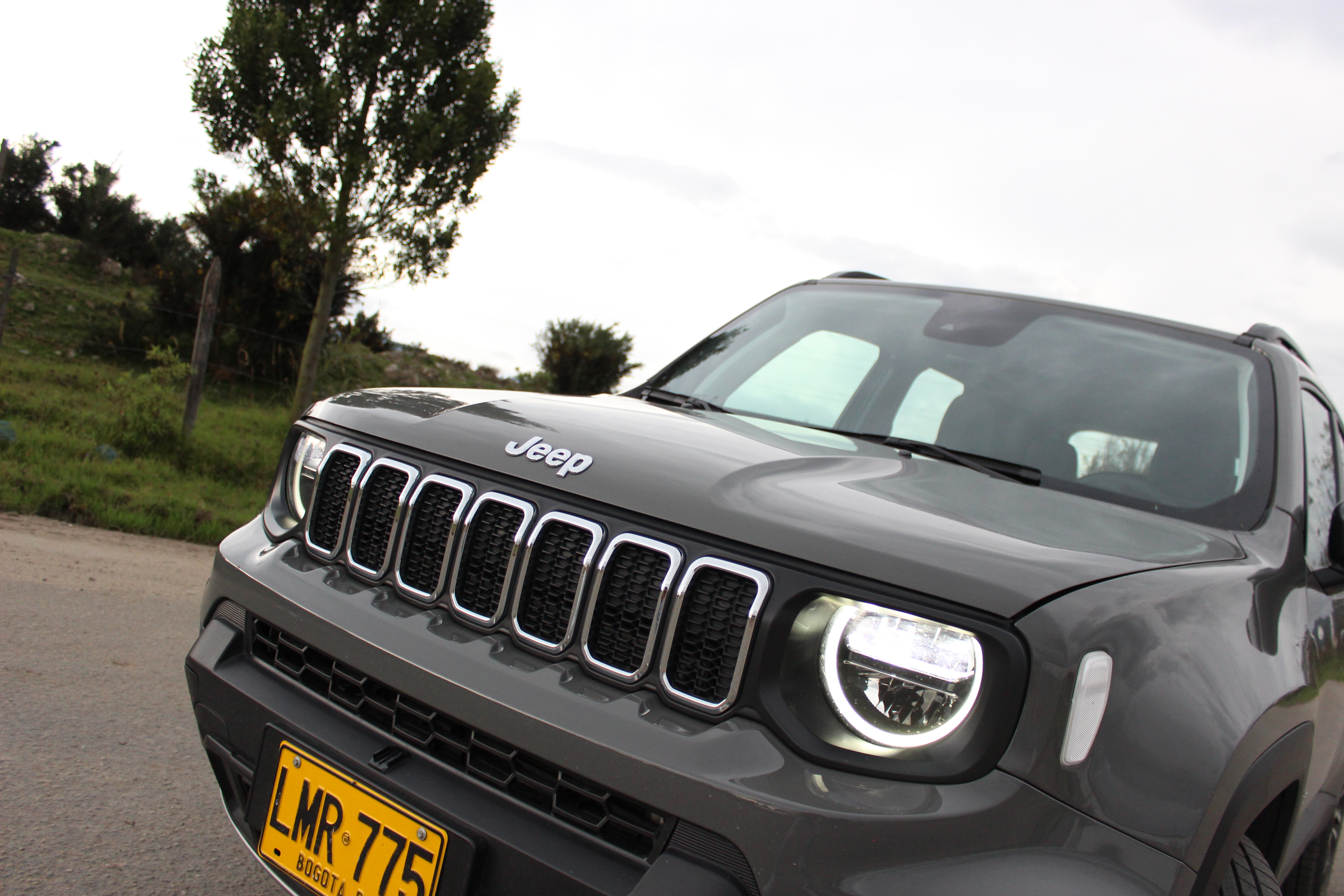 La nueva Jeep Renegade Turbo tiene 4.268 mm de largo, 2.023 de ancho (con espejos) y 1.696 mm de alto.