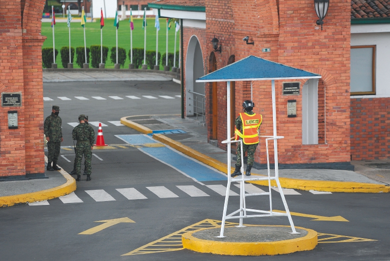 Militares en la Escuela de Cadetes José María Córdova