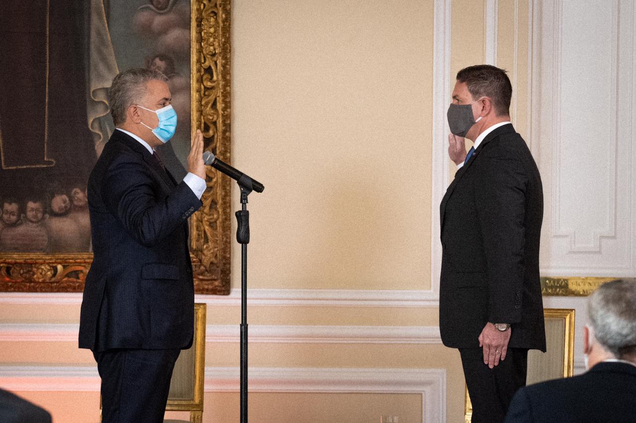 En posesión de Pinzón, Duque le tira pullas, otra vez, a la justicia transicional