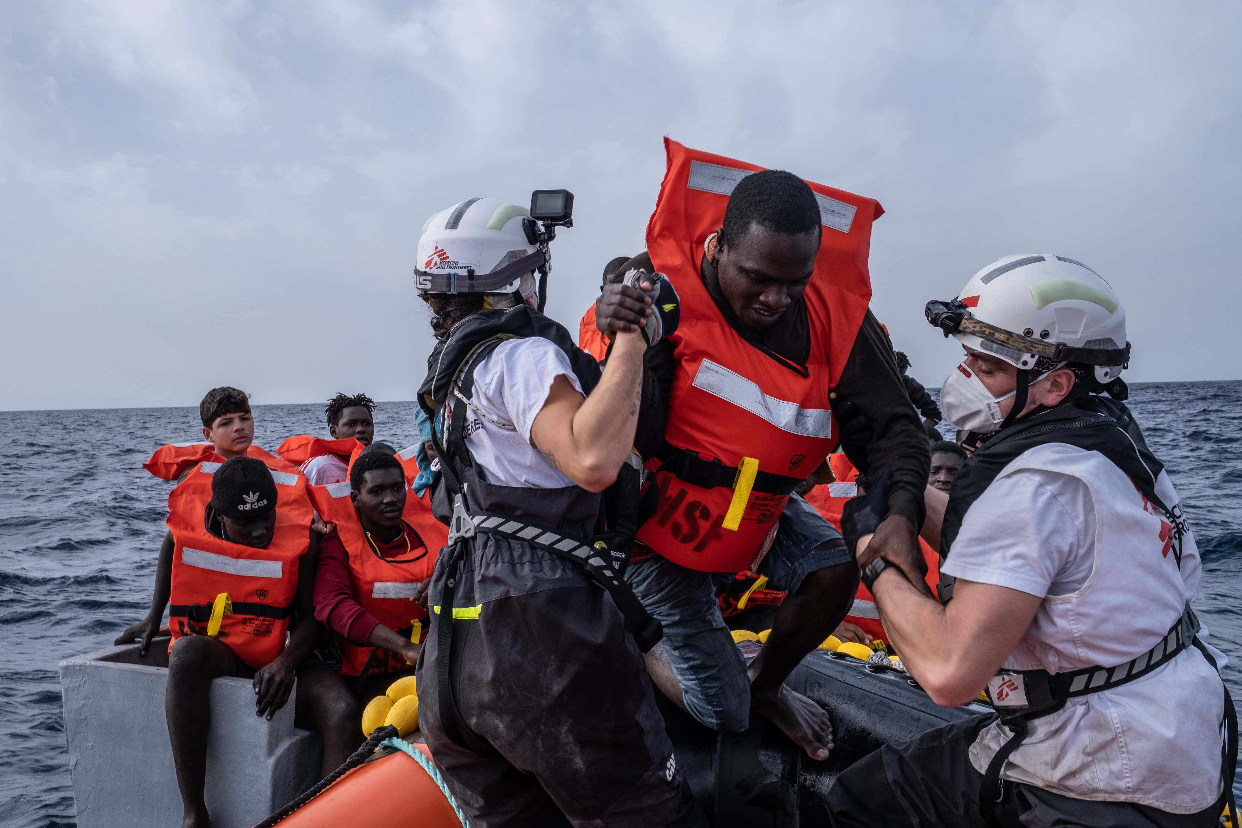 “Absurdas y sin sentido”: MSF denuncia trabas de Italia para rescatar migrantes