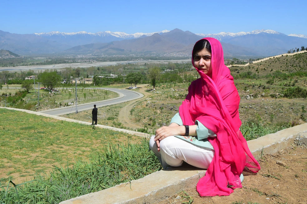 Malala regresa al lugar donde hace cinco años sufrió atentado