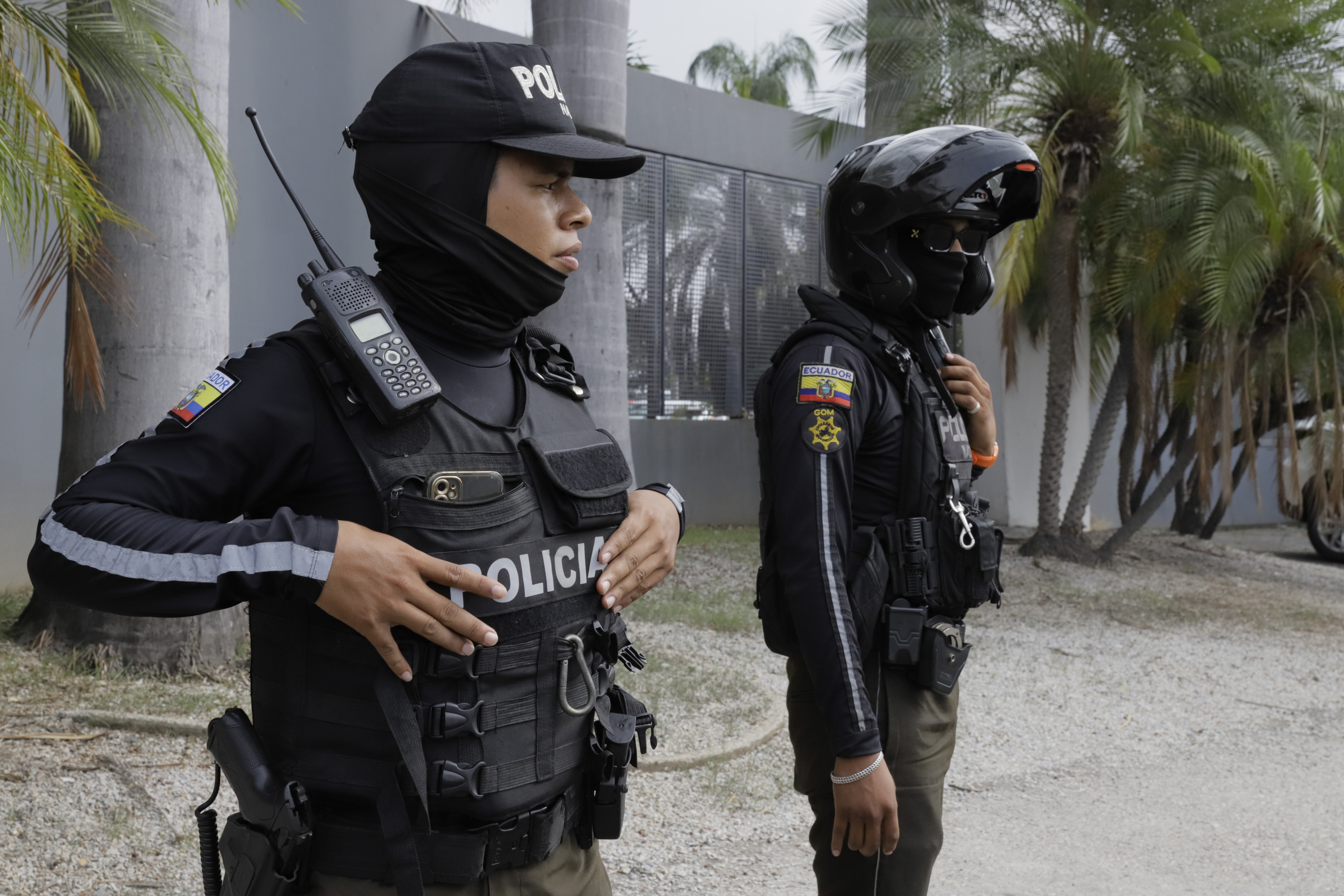 Liberan en Ecuador a tres policías que permanecían secuestrados