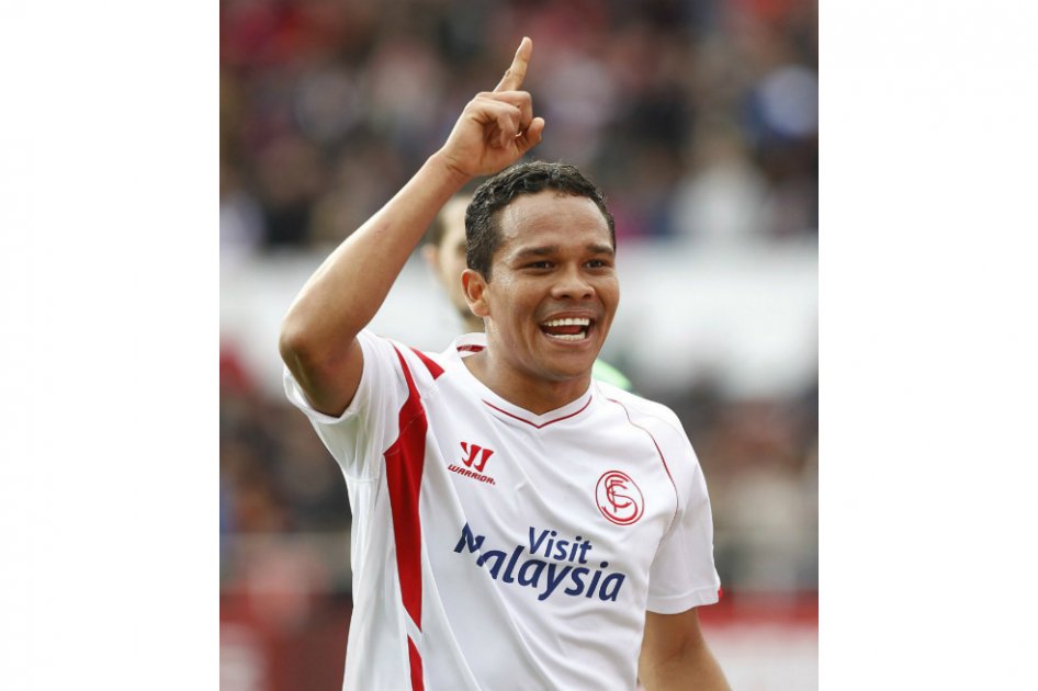 Carlos Bacca ya es del Milan