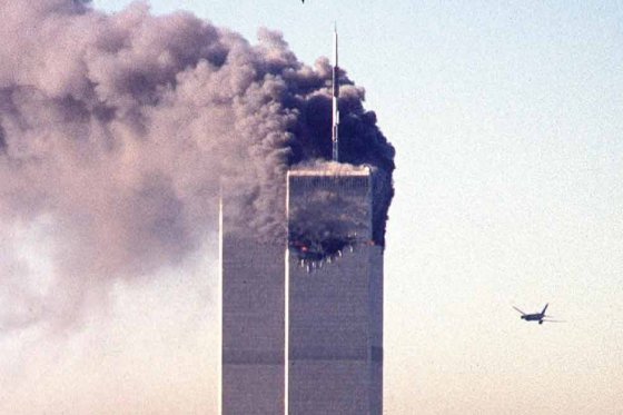 Este es el instante previo a que el segundo avión impacte una de las Torres Gemelas. / AFP