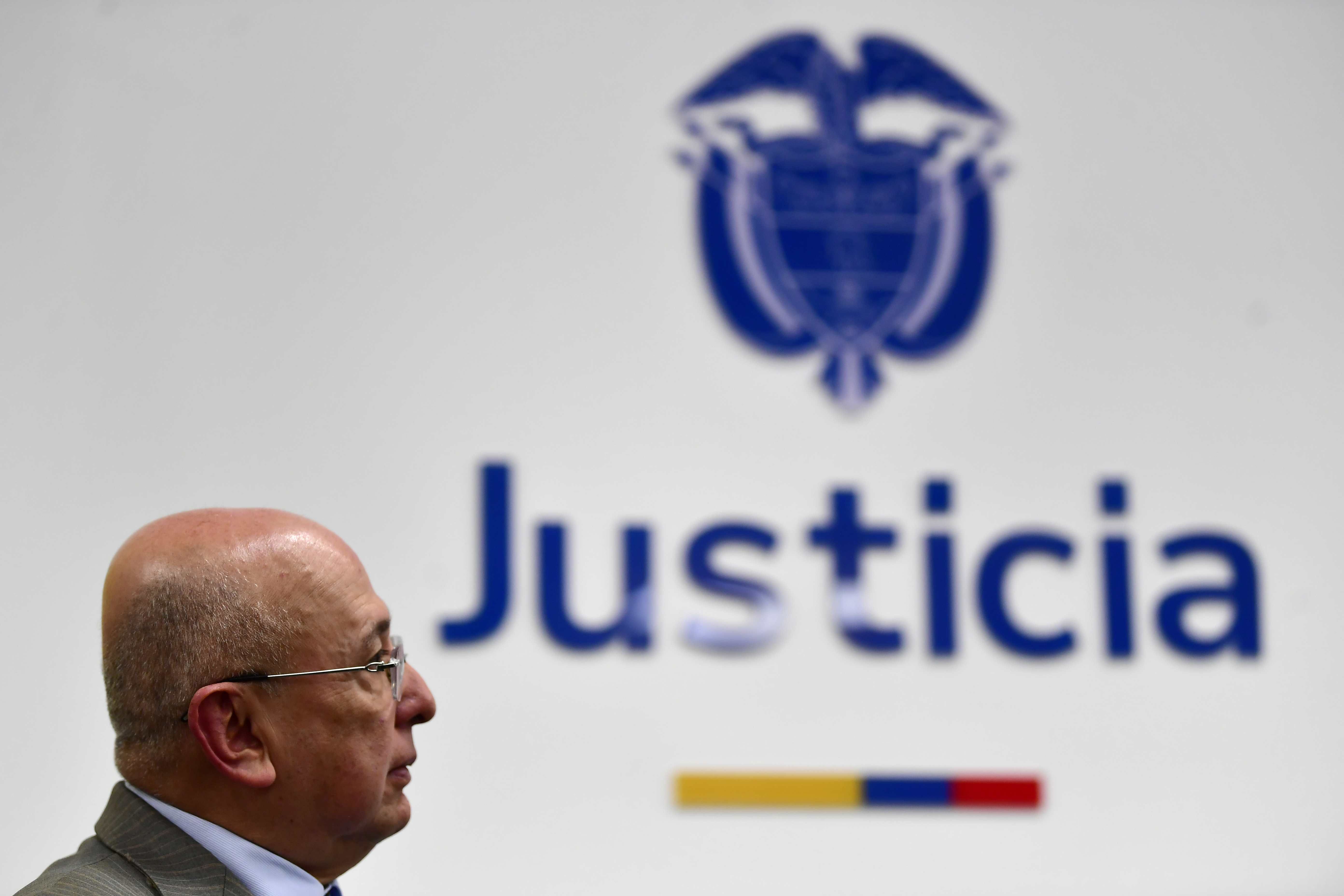 “Se fue sin concretar nada”: así reaccionó el país político a la renuncia Montealegre