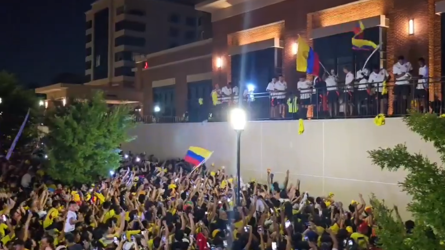 Banderazo de hinchas colombianos en la previa de la semifinal de la Copa América