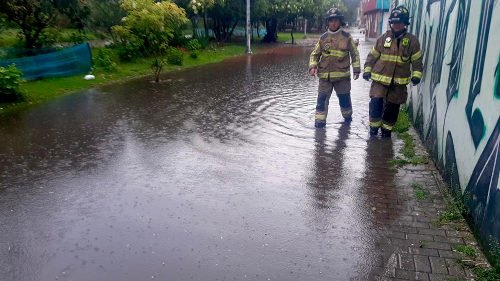 Tras fuertes lluvias se desbordó la quebrada La Salitrosa en Suba