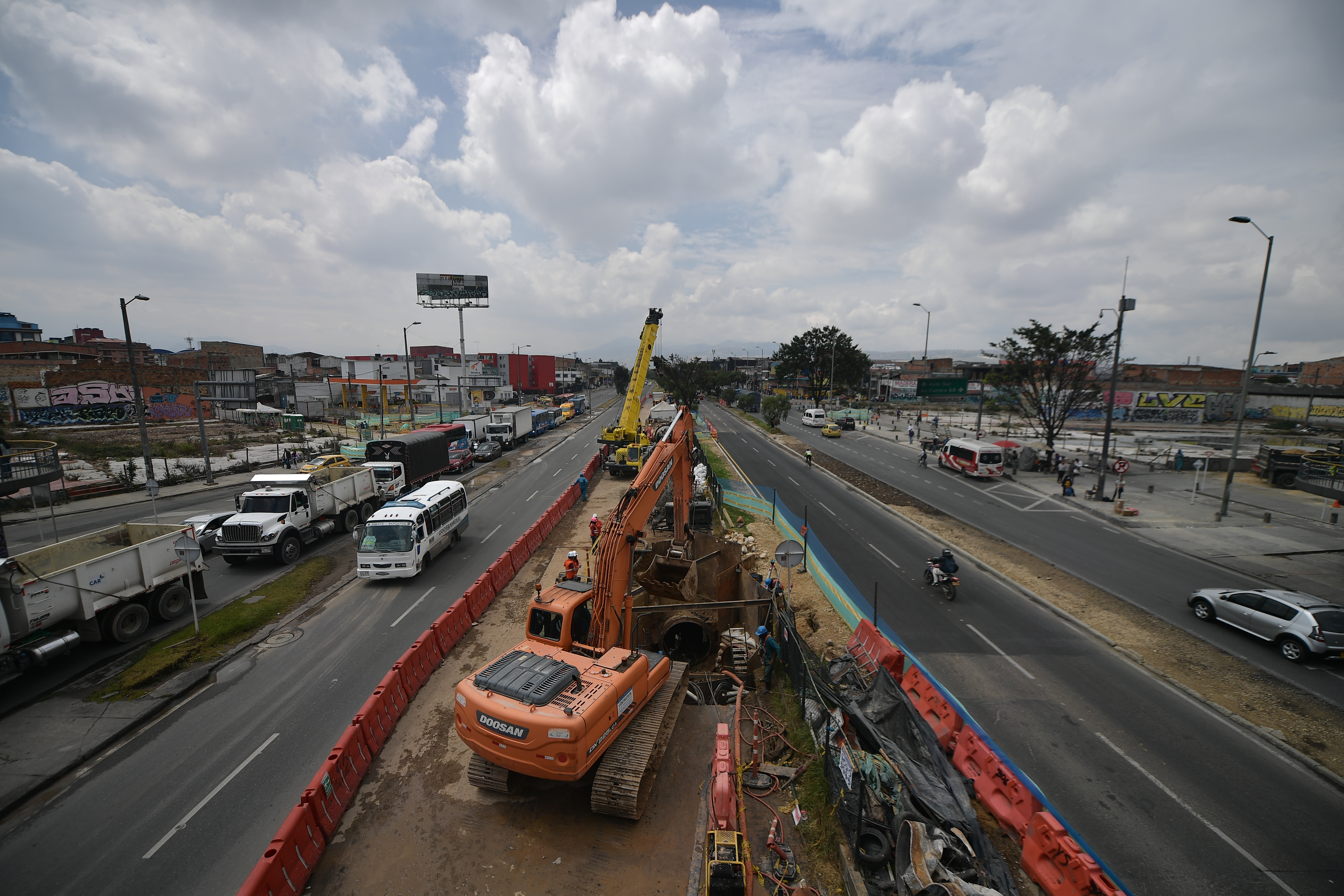 Reemplazo de tubería por obras del metro de Bogotá en la Avenida primero de mayo con Boyacá