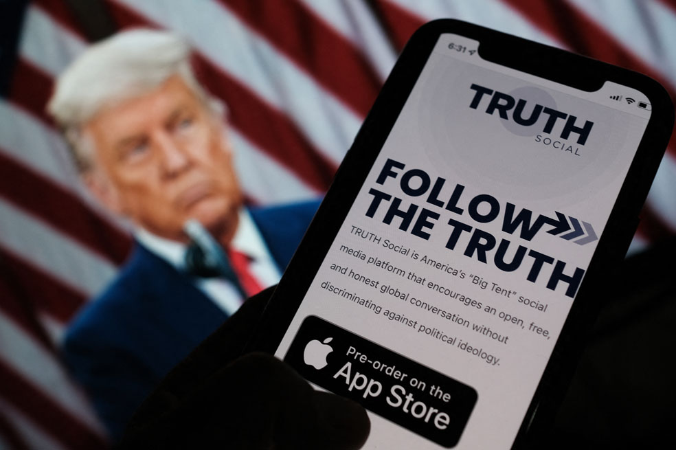 TRUTH Social: la red social de Donald Trump se estrena con hackeo masivo