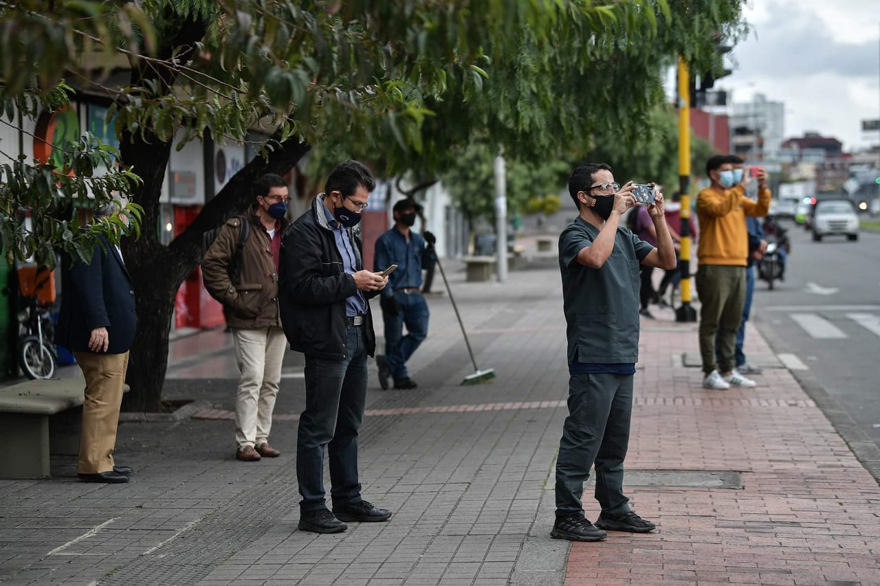 Personas tomando fotos