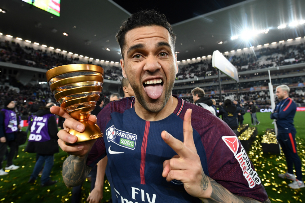 Otro más para Dani Alves: el jugador más ganador en la historia del fútbol