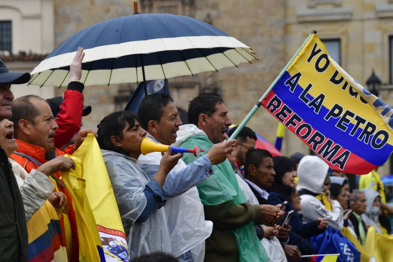 Así se viven las marchas en rechazo a la condena contra el expresidente Álvaro Uribe.