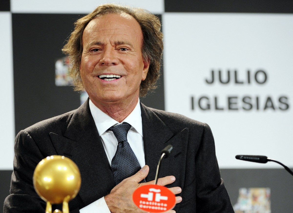 Julio Iglesias se pronuncia sobre las acusaciones de agresión sexual que recibió. Esto dijo