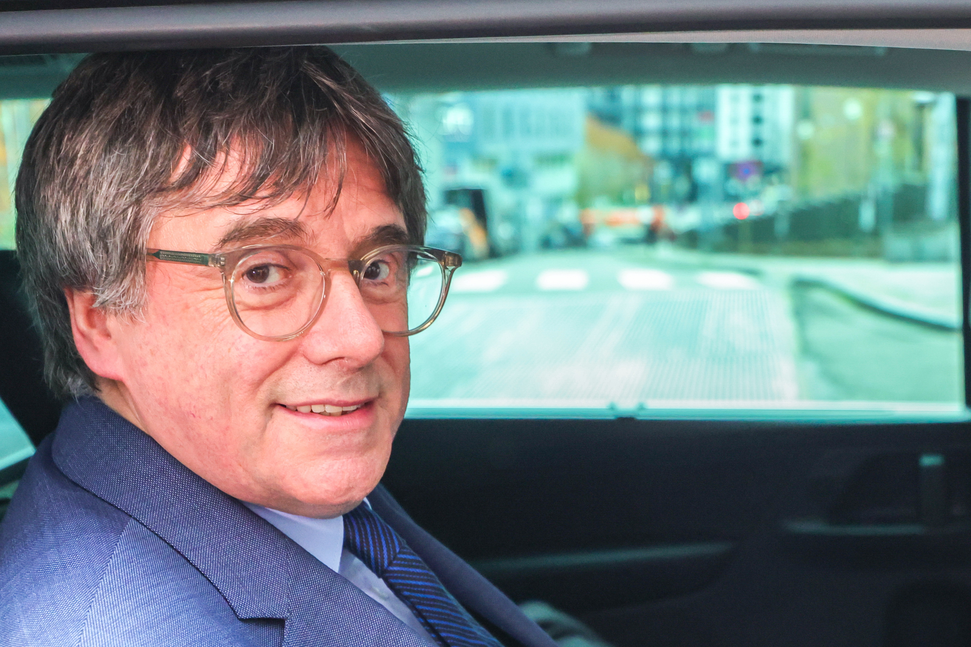 Brussels (Belgium), 09/11/2023.- Member of the European Parliament Carles Puigdemont leaves a press conference in Brussels, Belgium, 09 November 2023. The Catalan leader spoke about the last negotiations between Spanish Socialist Workers' Party (PSOE) and Junts per Catalunya to try to reach an agreement on the amnesty for Catalan separatists that will allow the investiture of Pedro Sanchez as prime minister. (Bélgica, Bruselas) EFE/EPA/OLIVIER MATTHYS